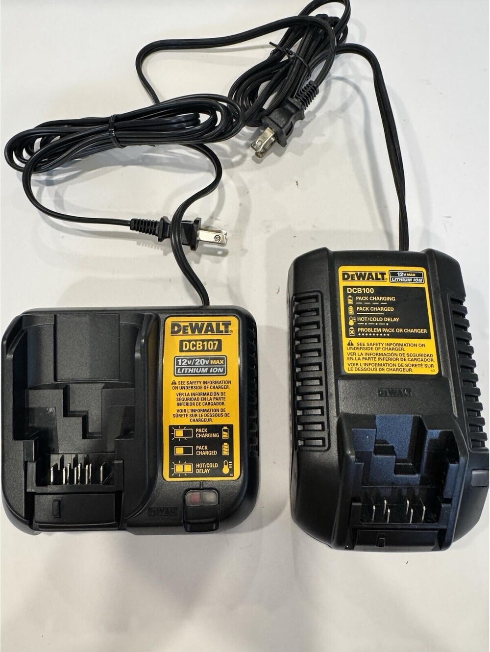 DEWALT DCB107 Battery Charger 12v/20v Max Li-ion,  And DCB100 Bundle